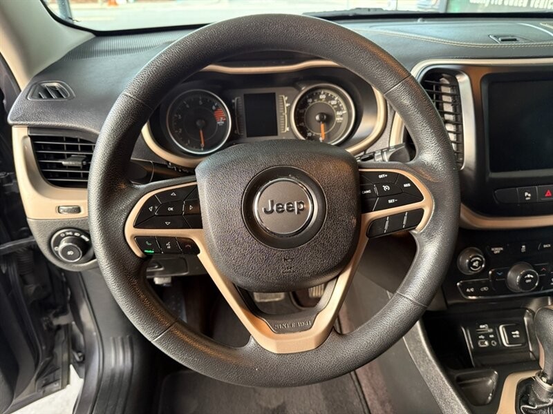 Jeep Cherokee Vehicle Full-screen Gallery Image 19