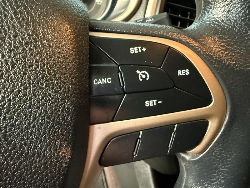 Jeep Cherokee Vehicle Full-screen Gallery Image 21