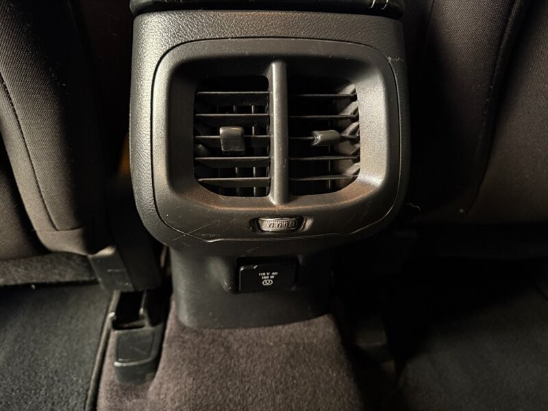 Jeep Cherokee Vehicle Full-screen Gallery Image 25