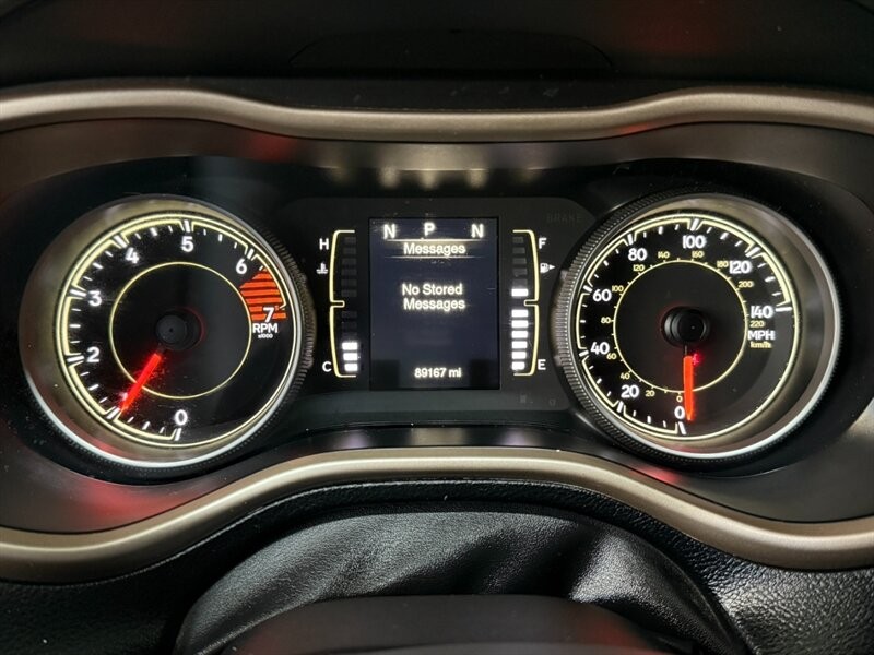 Jeep Cherokee Vehicle Full-screen Gallery Image 28