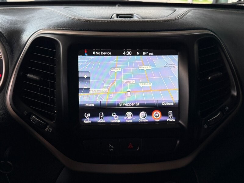 Jeep Cherokee Vehicle Full-screen Gallery Image 29