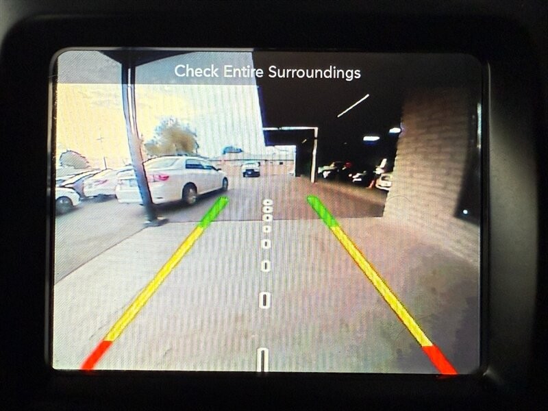 Jeep Cherokee Vehicle Full-screen Gallery Image 32