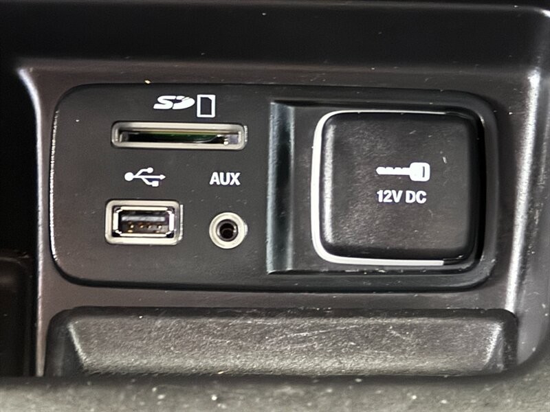 Jeep Cherokee Vehicle Full-screen Gallery Image 34