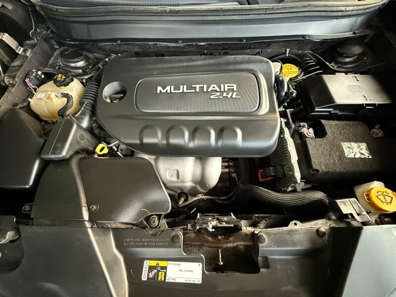 Jeep Cherokee Vehicle Full-screen Gallery Image 37