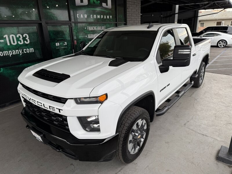 Chevrolet Silverado 2500HD Vehicle Full-screen Gallery Image 02