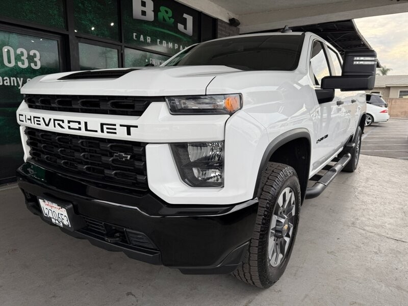 Chevrolet Silverado 2500HD Vehicle Full-screen Gallery Image 03