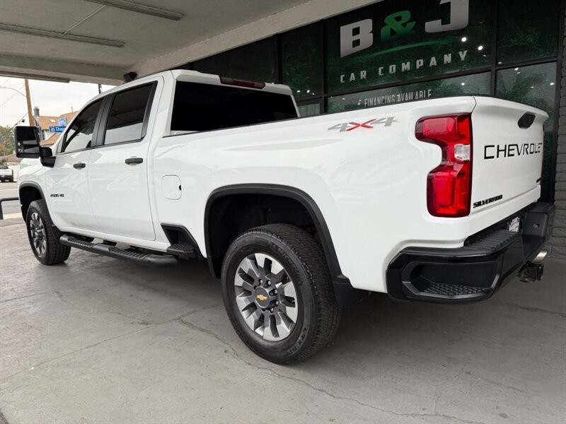 Chevrolet Silverado 2500HD Vehicle Full-screen Gallery Image 04