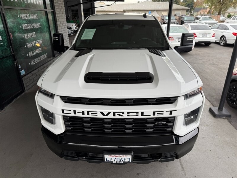 Chevrolet Silverado 2500HD Vehicle Full-screen Gallery Image 12