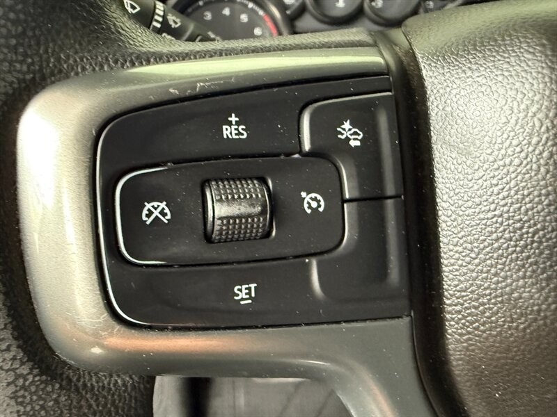 Chevrolet Silverado 2500HD Vehicle Full-screen Gallery Image 21