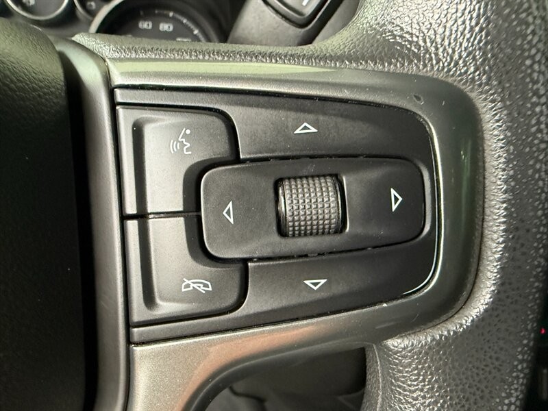 Chevrolet Silverado 2500HD Vehicle Full-screen Gallery Image 22