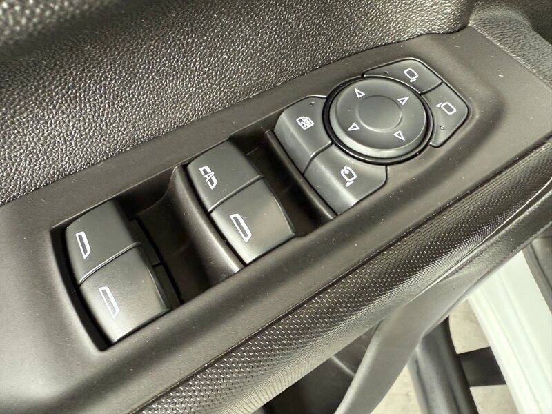 Chevrolet Silverado 2500HD Vehicle Full-screen Gallery Image 24