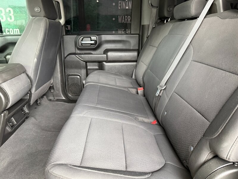 Chevrolet Silverado 2500HD Vehicle Full-screen Gallery Image 25