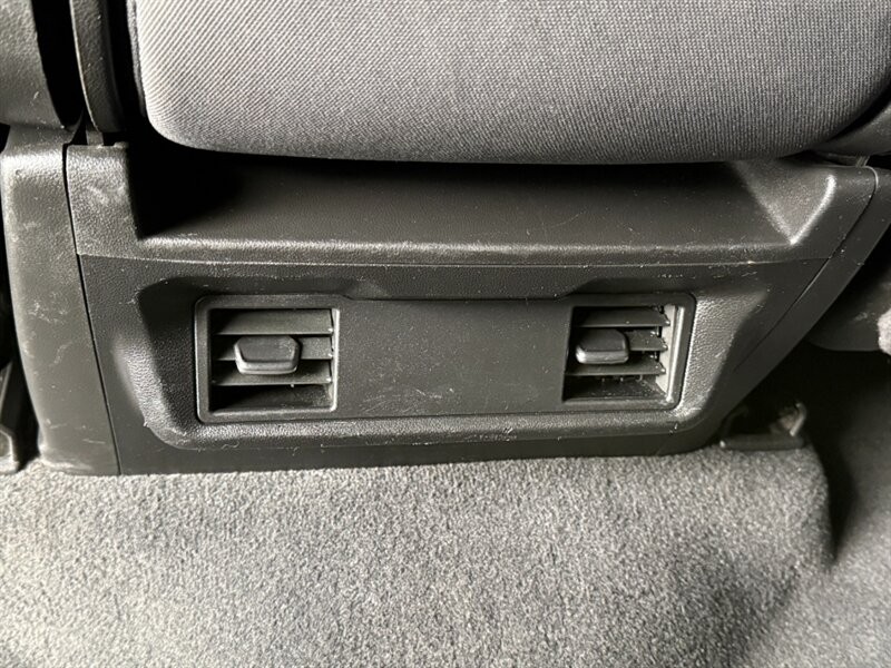 Chevrolet Silverado 2500HD Vehicle Full-screen Gallery Image 26