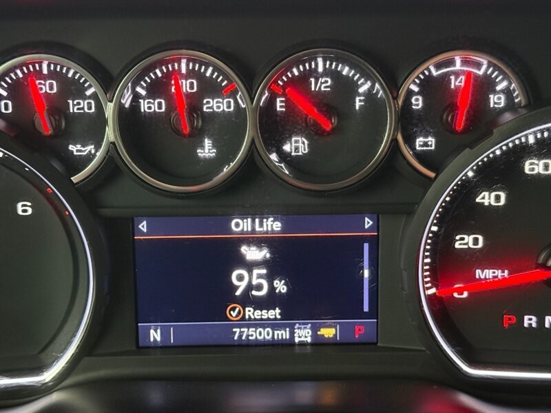 Chevrolet Silverado 2500HD Vehicle Full-screen Gallery Image 30