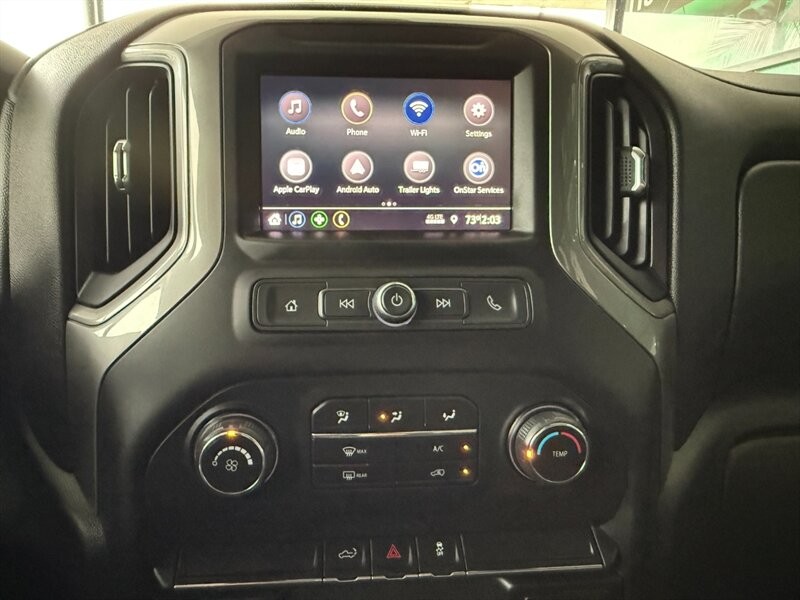 Chevrolet Silverado 2500HD Vehicle Full-screen Gallery Image 31