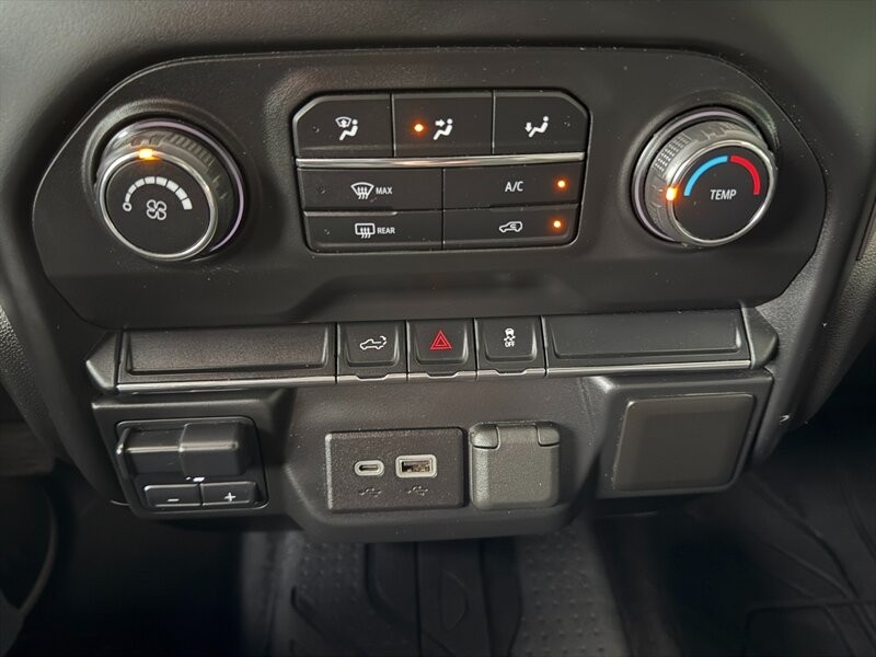 Chevrolet Silverado 2500HD Vehicle Full-screen Gallery Image 33