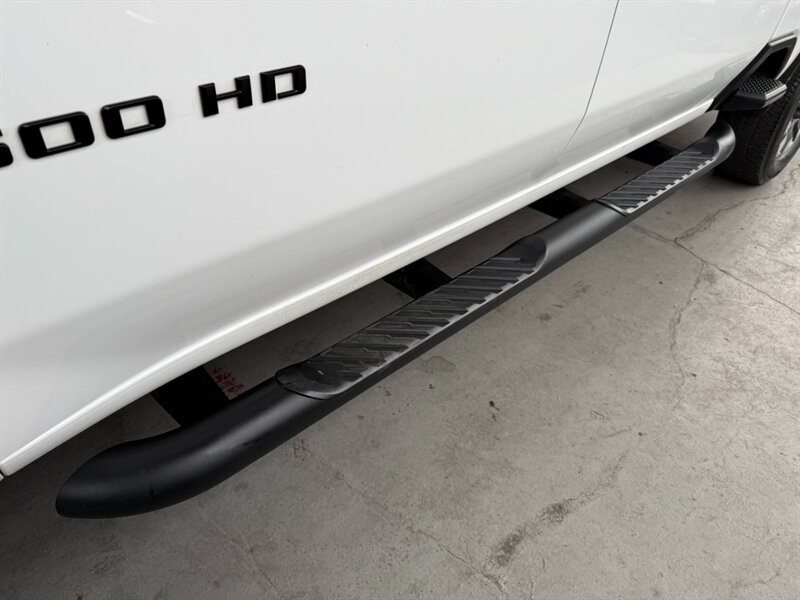 Chevrolet Silverado 2500HD Vehicle Full-screen Gallery Image 36