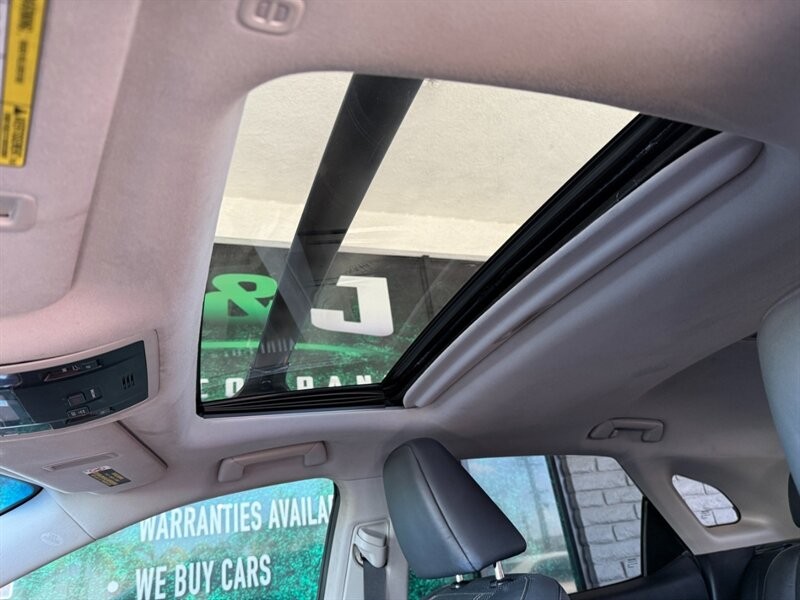 Lexus RX 350 Vehicle Full-screen Gallery Image 17