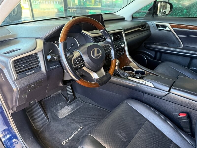 Lexus RX 350 Vehicle Full-screen Gallery Image 18