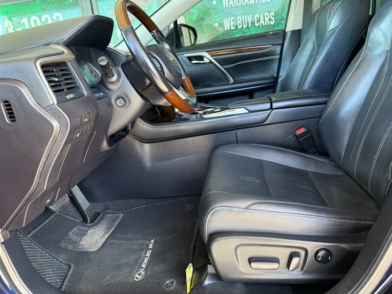 Lexus RX 350 Vehicle Full-screen Gallery Image 19