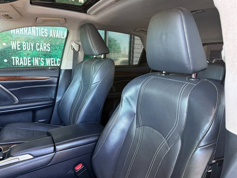 Lexus RX 350 Vehicle Full-screen Gallery Image 20