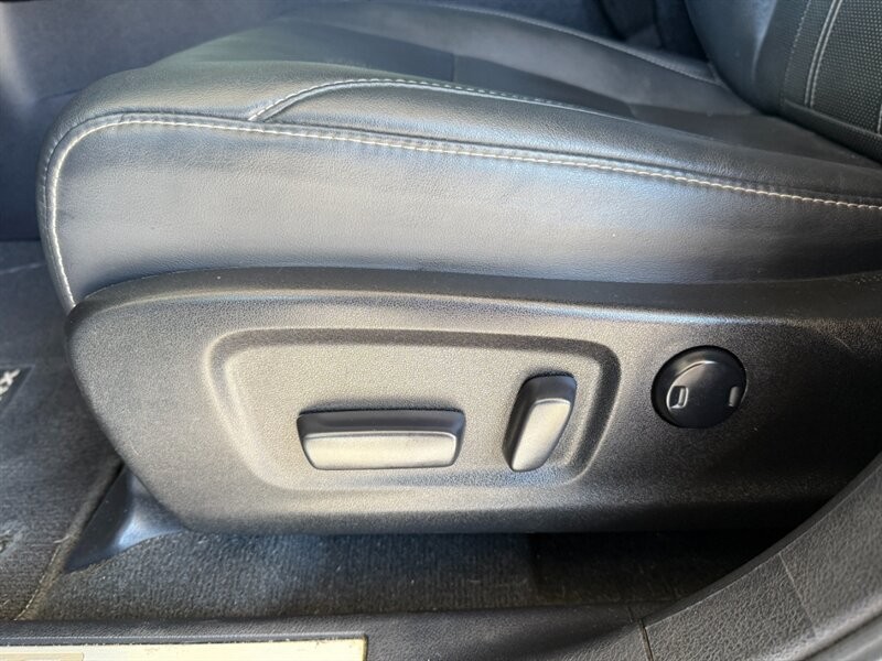 Lexus RX 350 Vehicle Full-screen Gallery Image 21