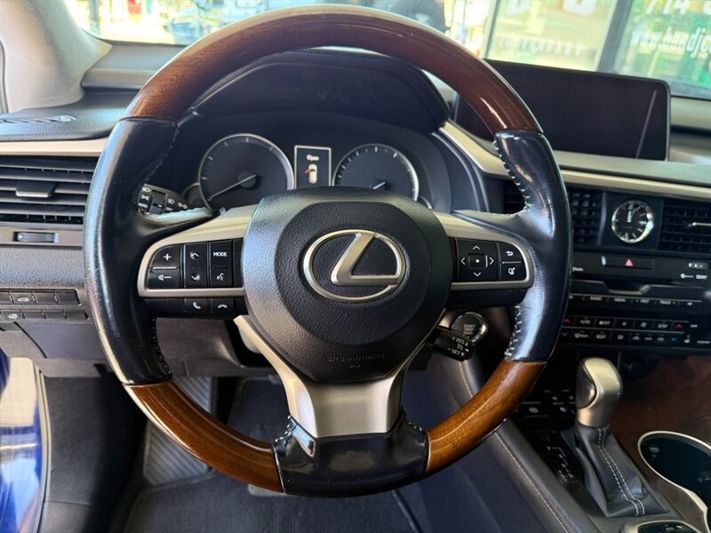 Lexus RX 350 Vehicle Full-screen Gallery Image 22