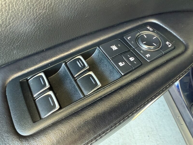 Lexus RX 350 Vehicle Full-screen Gallery Image 26