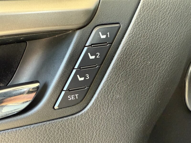 Lexus RX 350 Vehicle Full-screen Gallery Image 27