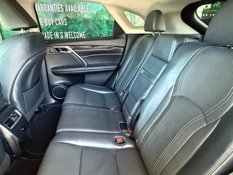 Lexus RX 350 Vehicle Full-screen Gallery Image 28