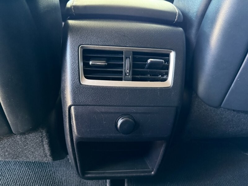 Lexus RX 350 Vehicle Full-screen Gallery Image 29