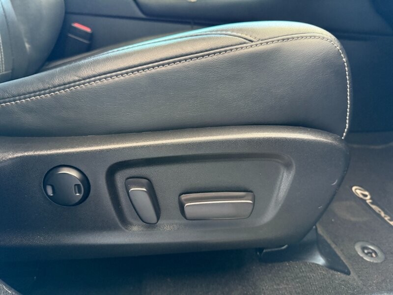 Lexus RX 350 Vehicle Full-screen Gallery Image 31