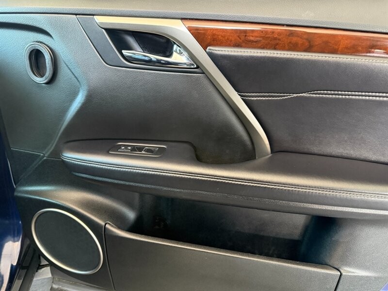 Lexus RX 350 Vehicle Full-screen Gallery Image 32