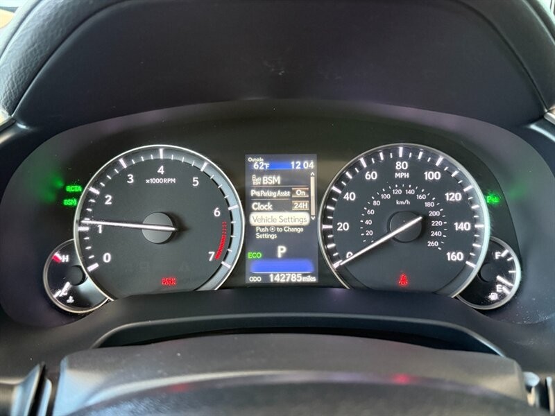 Lexus RX 350 Vehicle Full-screen Gallery Image 33