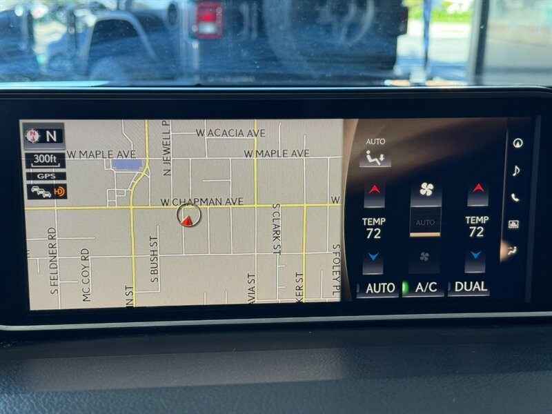 Lexus RX 350 Vehicle Full-screen Gallery Image 35