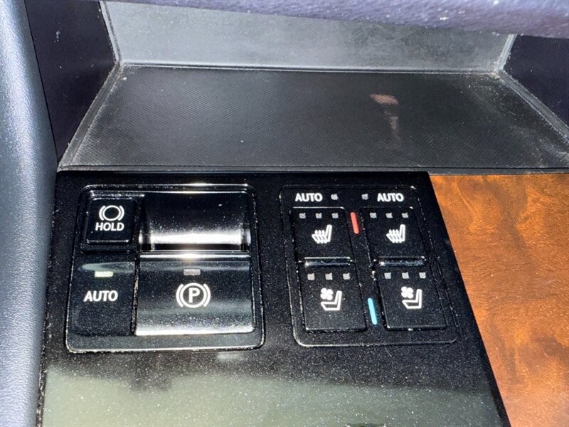 Lexus RX 350 Vehicle Full-screen Gallery Image 39