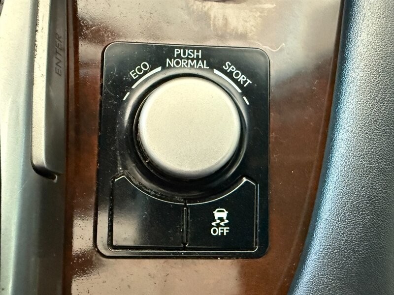 Lexus RX 350 Vehicle Full-screen Gallery Image 40