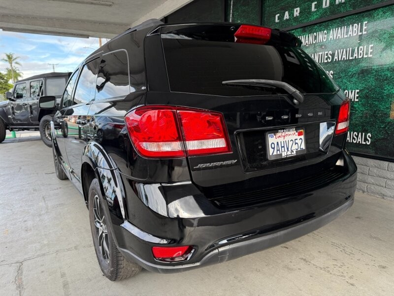 Dodge Journey Vehicle Full-screen Gallery Image 07