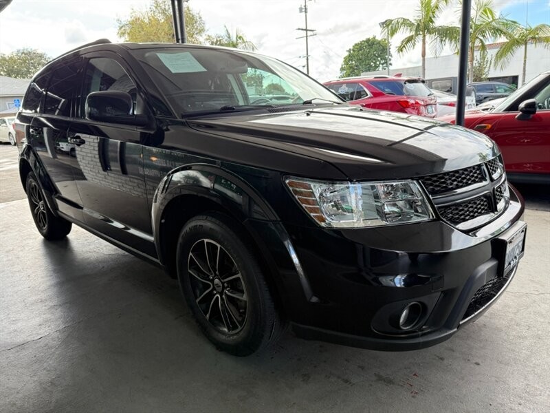 Dodge Journey Vehicle Full-screen Gallery Image 08