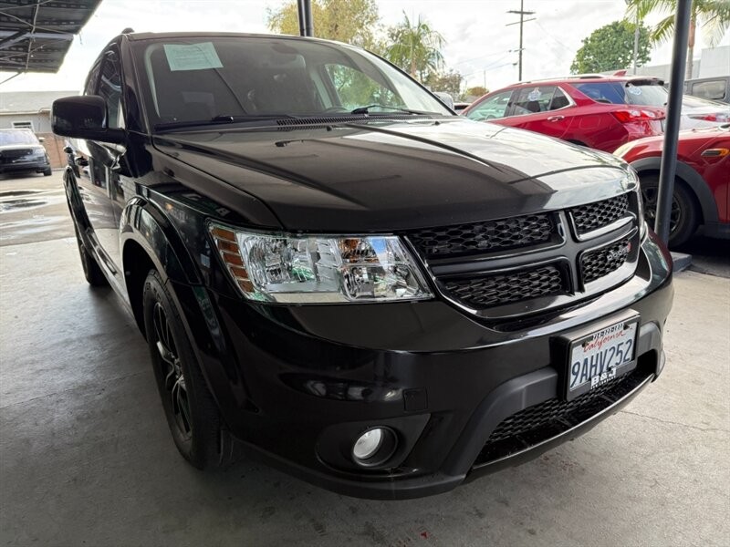 Dodge Journey Vehicle Full-screen Gallery Image 09