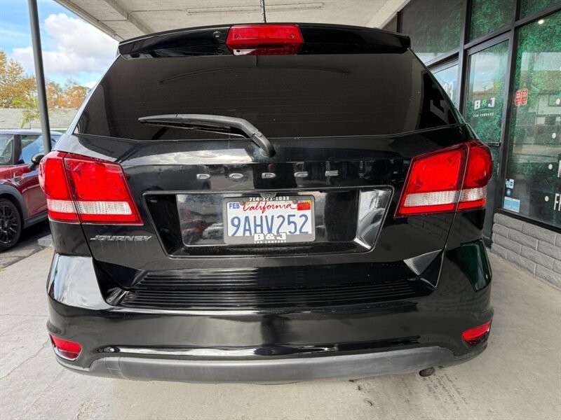 Dodge Journey Vehicle Full-screen Gallery Image 14