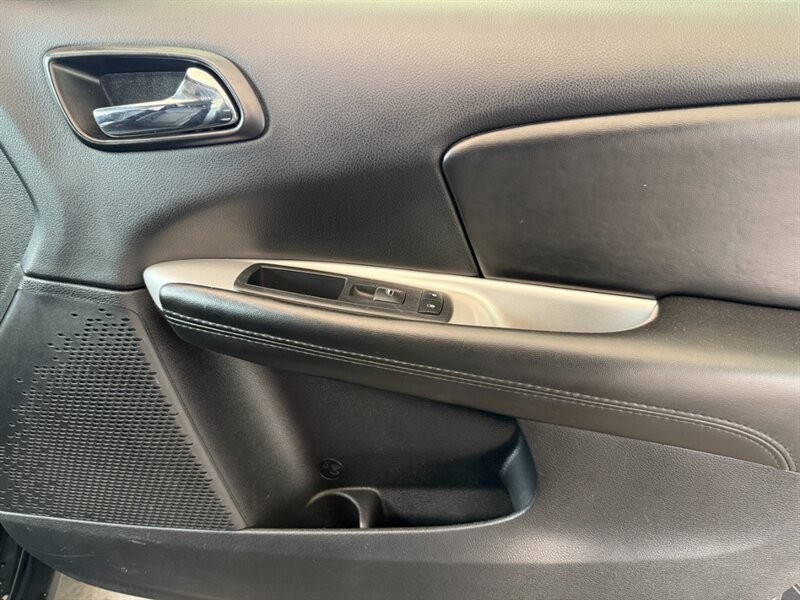 Dodge Journey Vehicle Full-screen Gallery Image 29