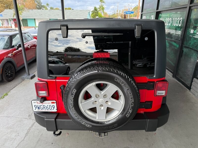 Jeep Wrangler Unlimited Vehicle Full-screen Gallery Image 15