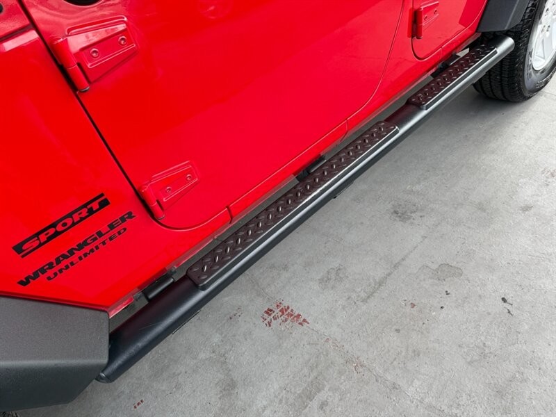 Jeep Wrangler Unlimited Vehicle Full-screen Gallery Image 16