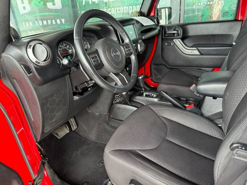 Jeep Wrangler Unlimited Vehicle Full-screen Gallery Image 17