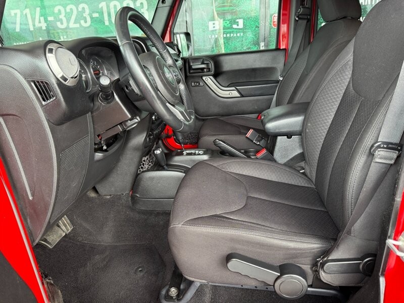 Jeep Wrangler Unlimited Vehicle Full-screen Gallery Image 18