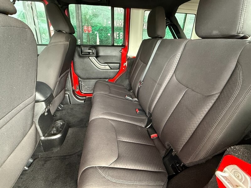 Jeep Wrangler Unlimited Vehicle Full-screen Gallery Image 24