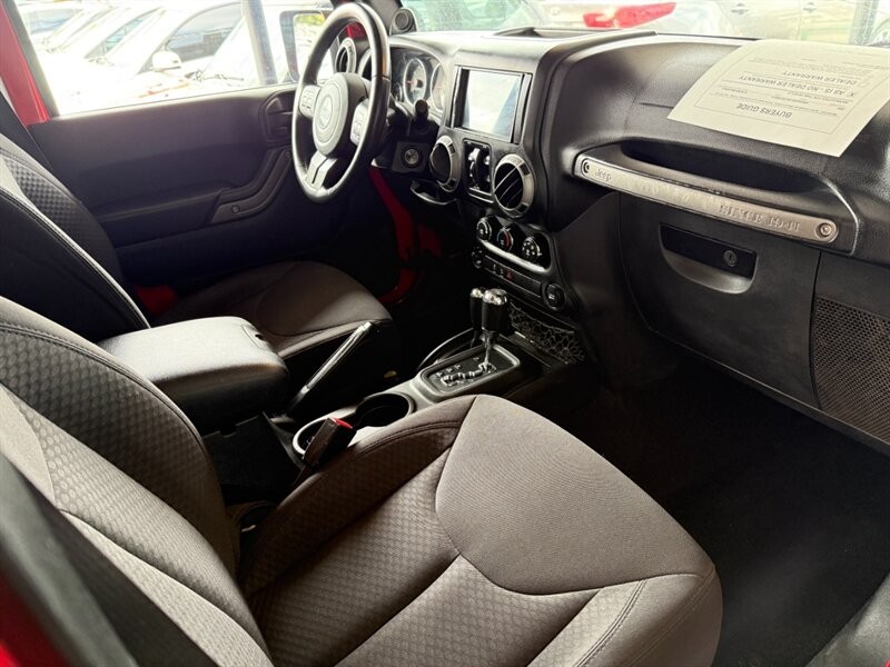 Jeep Wrangler Unlimited Vehicle Full-screen Gallery Image 25