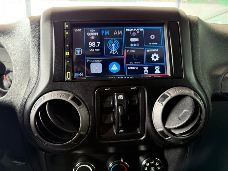 Jeep Wrangler Unlimited Vehicle Full-screen Gallery Image 28