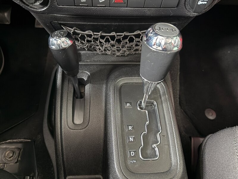 Jeep Wrangler Unlimited Vehicle Full-screen Gallery Image 31